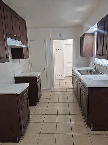 1651 E 111th St #1653 Photo 1
