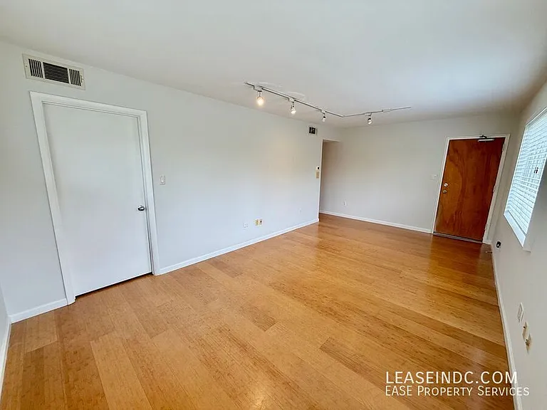 1526 12th St NW #4 — Photo 3
