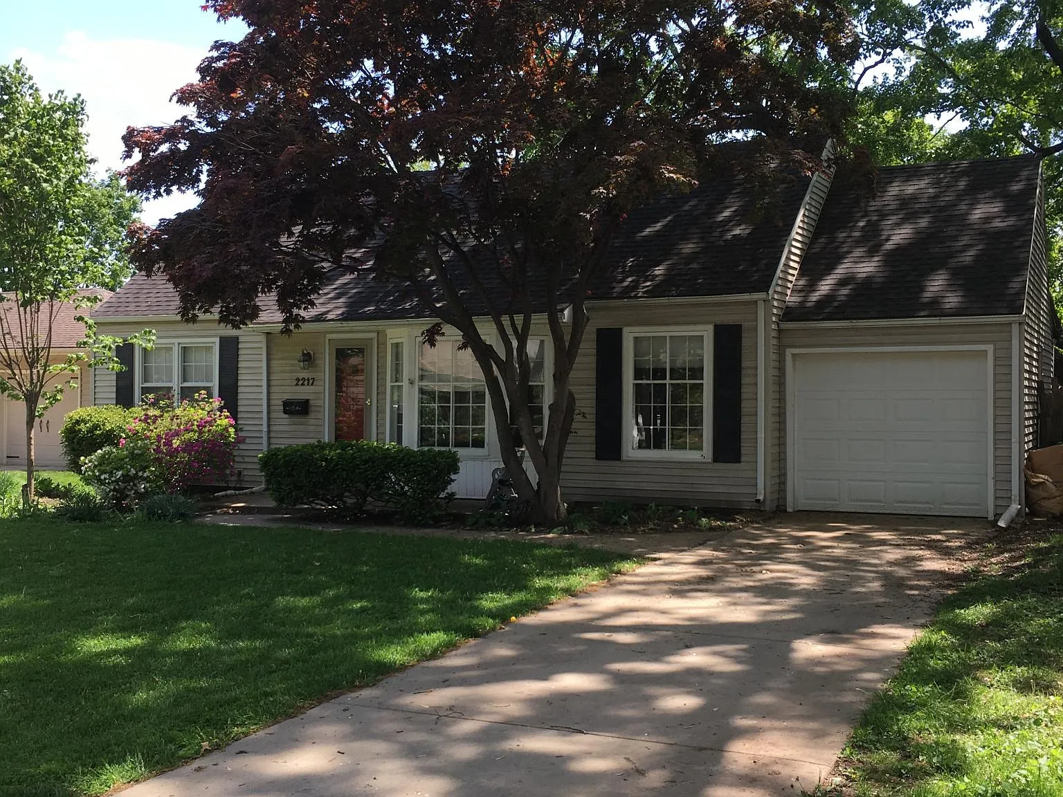 2217 W 74th Terrace — Photo 3