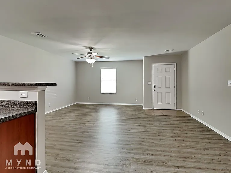 3401 E Gillette St #3401 — Photo 2