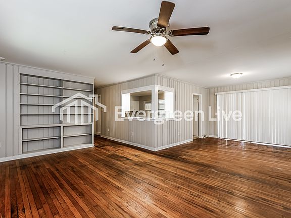 3rd image of 927 Lotus Ave