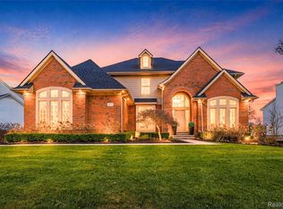 45711 Bristol Cir, Novi, MI 48377