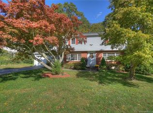 31 Hilltop Rd, Groton, CT 06355