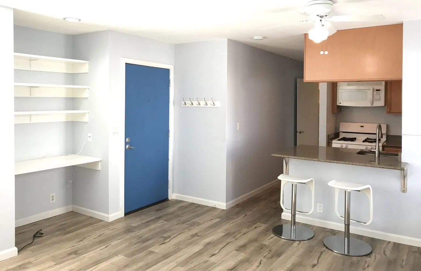 Studio in quiet complex available now! — Photo 4