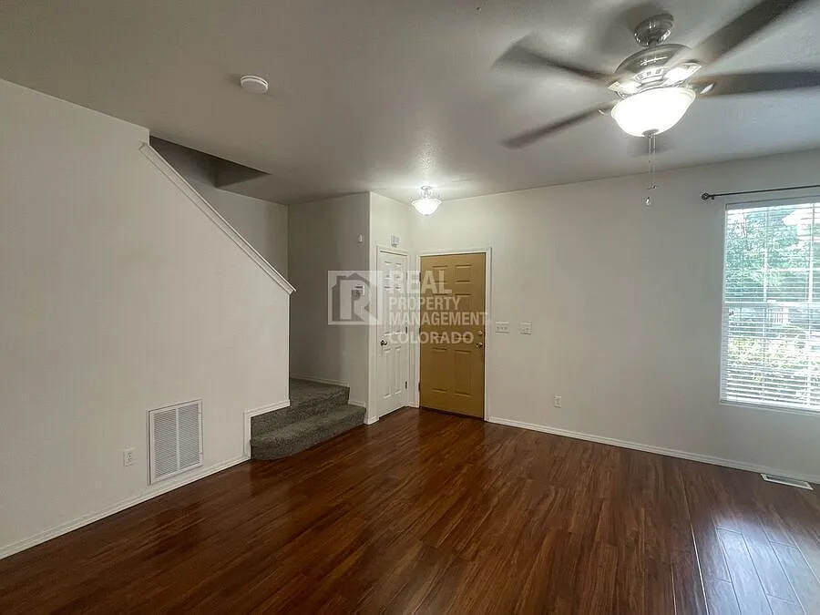 Lovely Townhome with AC and Convenient Location — Photo 2