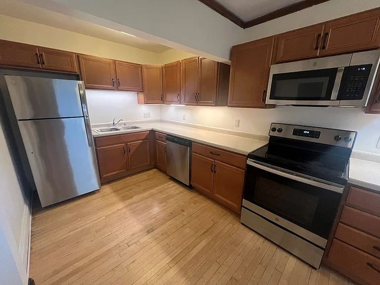 615 E Gorham St #4 — Photo 3