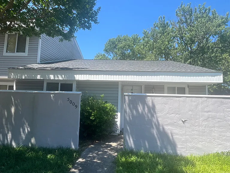 5009 Casa Del Rey Dr — Photo 3