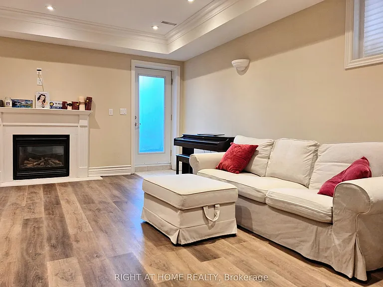 378 Douglas Ave — Photo 7