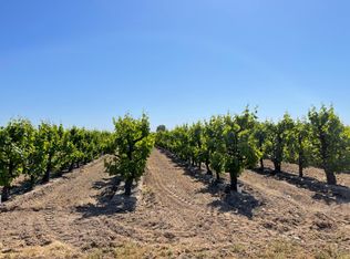 23090 N Kennefick Rd, Acampo, CA 95220