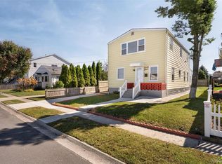 27 Piave Terrace, Lindenhurst, NY 11757