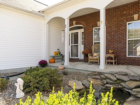 3rd image of 38653 Avalon Dr