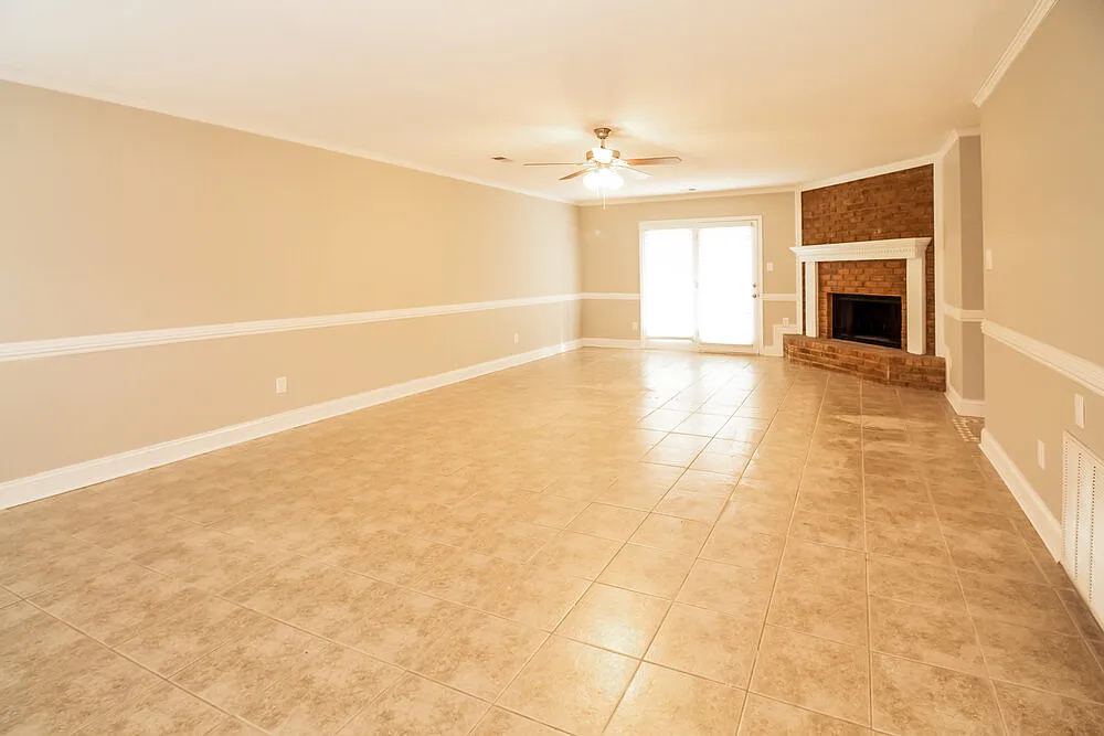 4 bed, 2.5 bath, 2710 sqft, $2,325 — Photo 3