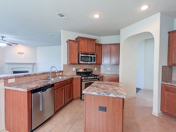 5th image of 5821 Comanche Peak Dr