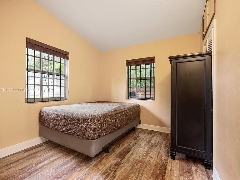 6401 SW 63rd Ct — Photo 16