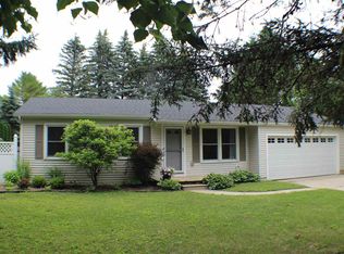 1006 Saint James Pl, Charlevoix, MI 49720
