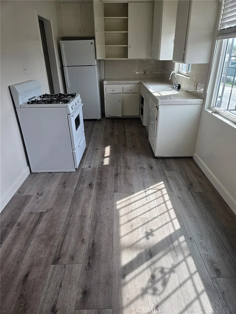 3 bed, 1.5 bath, 4053 sqft, $2,850 — Photo 1