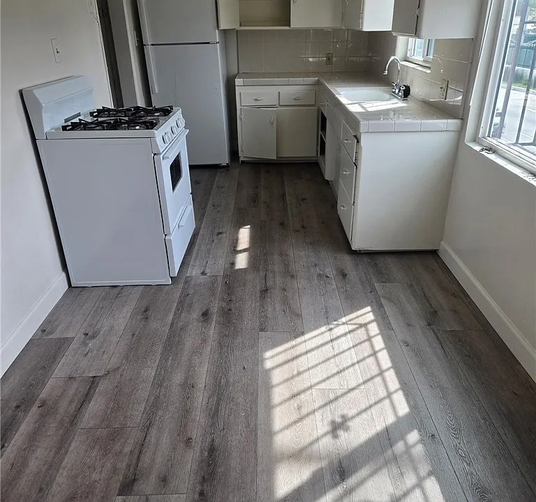 5908 1/2 Crenshaw Blvd