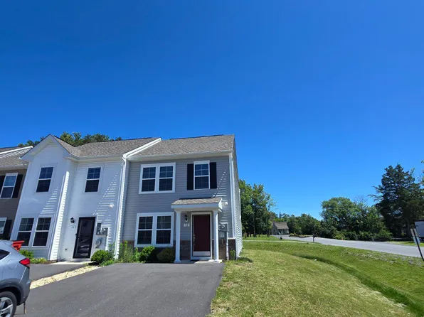 12 Pitch Pine Ct, Bunker Hill, WV 25413
