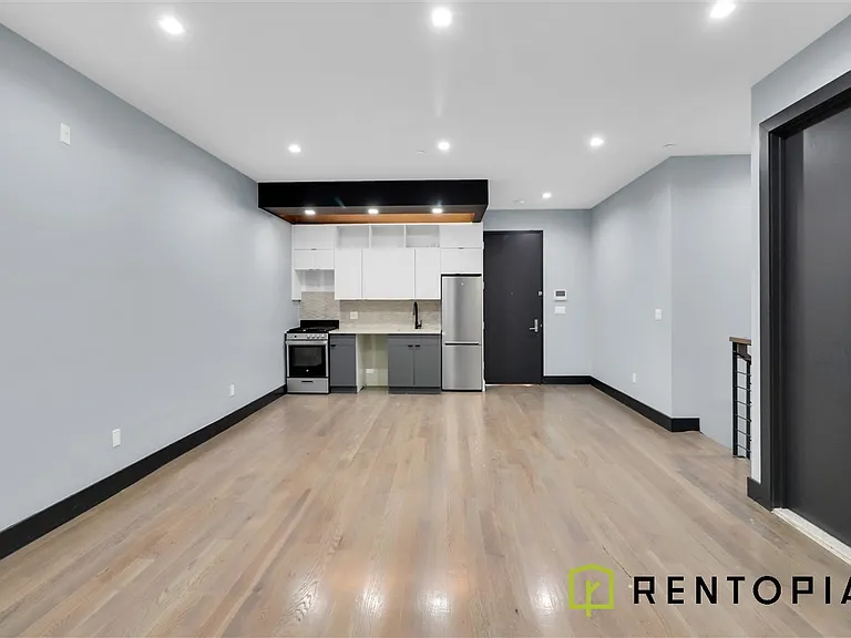 540 Driggs Ave #1B — Photo 4