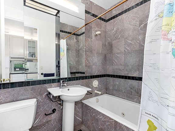 5th image of 250 E 54th St APT 24B