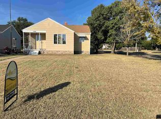 1666 N Elm St, Russell, KS 67665