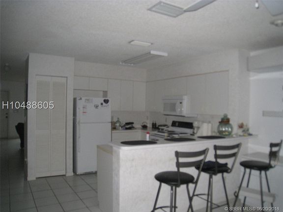 4th image of 11011 SW 16th Mnr