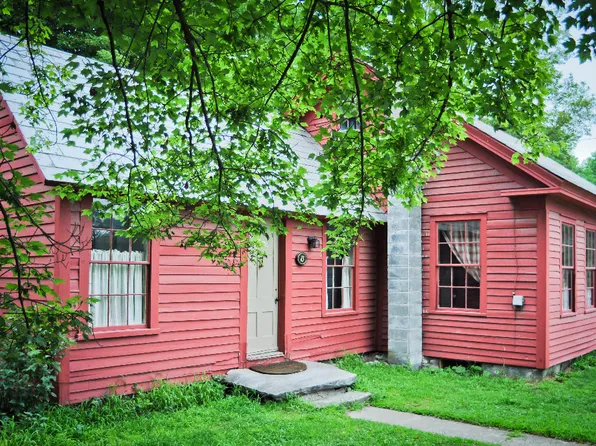 83 Depot St, Jamaica, VT 05343