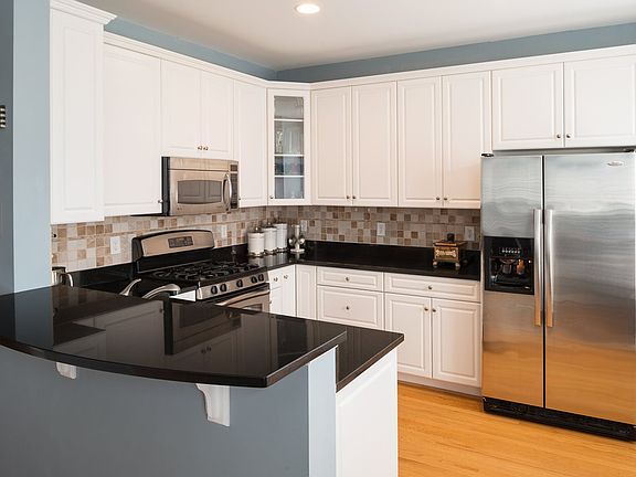 Granite, Tile + Eat-in Kit