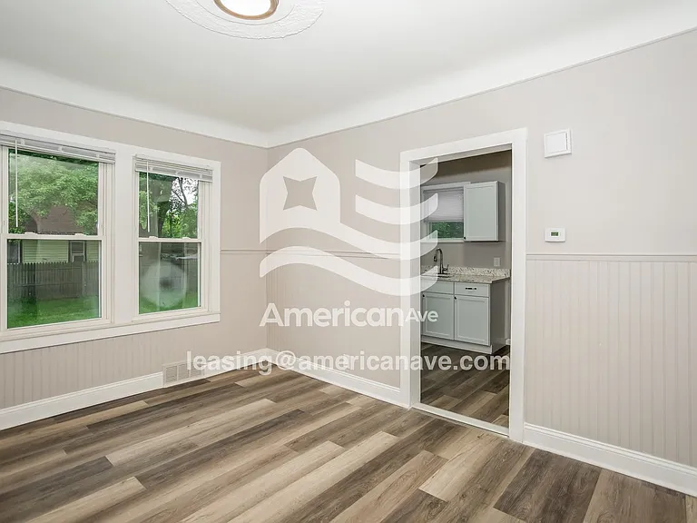 1295579_004_wm_-_living_room_13116585.jpg
