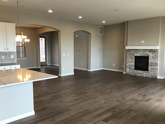 3rd image of 810 Grenville Cir