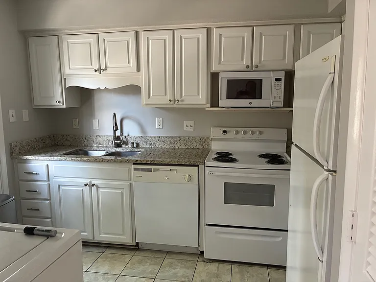 455 Mall Blvd #35 — Photo 8
