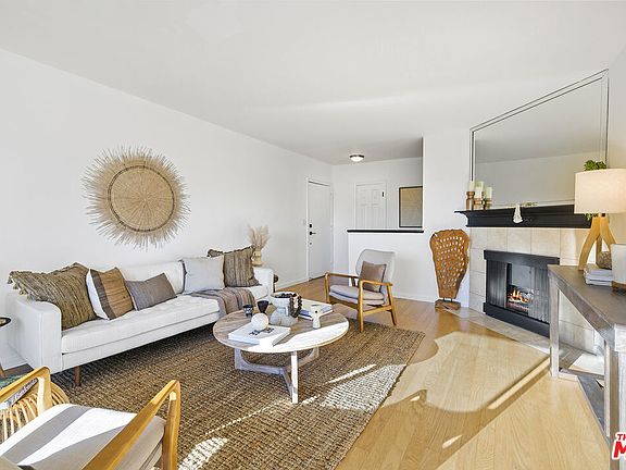 2nd image of 1021 12th St APT 301