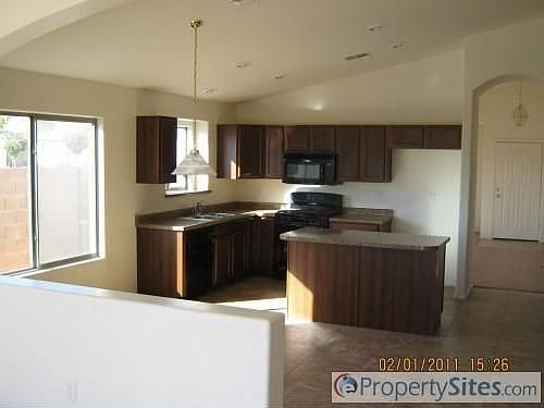 4th image of 40881 W Robbins Dr