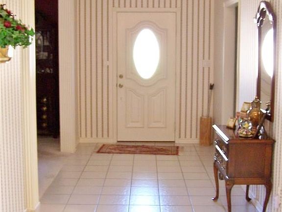 5th image of 11 Hyde Park Ct