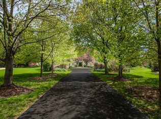 55 Stratham Cir, North Barrington, IL