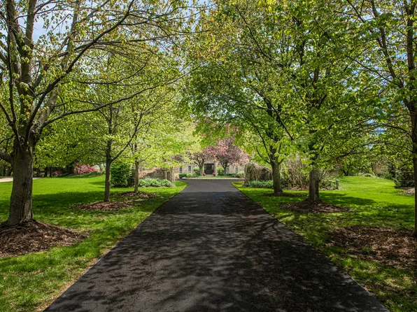 55 Stratham Cir, North Barrington, IL 60010