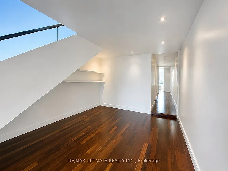 702 Queen St W #2 — Photo 3