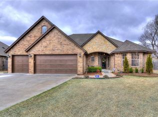 905 Covington Ln, Midwest City, OK 73130