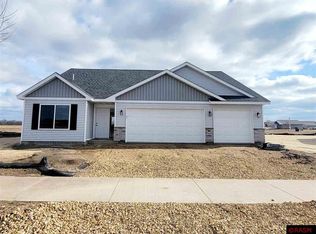 906 Cook St, Saint Peter, MN 56082