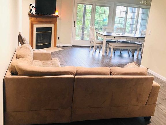 2nd image of 166 Surrey Ct