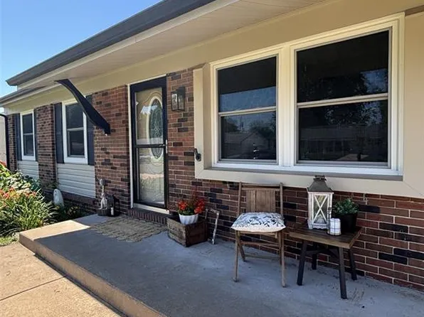 3255 Ipswich Ln, Saint Charles, MO 63301