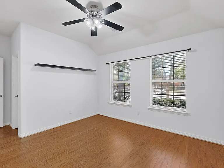 100 Shumard Ct — Photo 18