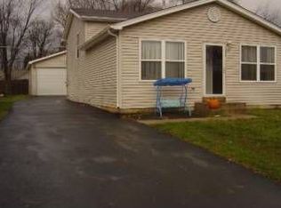 122 W Highland Ter, Round Lake Beach, IL 60073