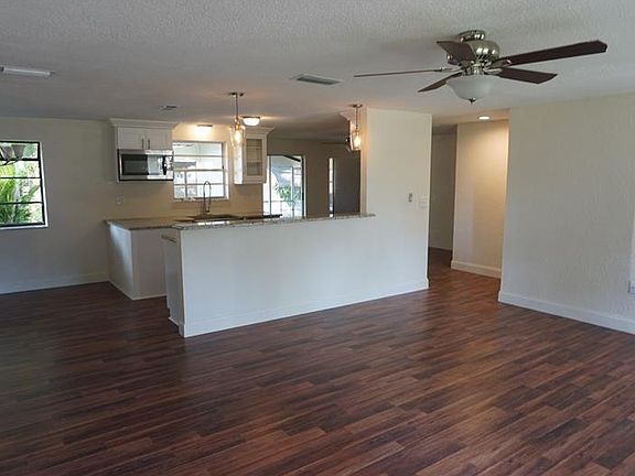 4th image of 2315 Hively St