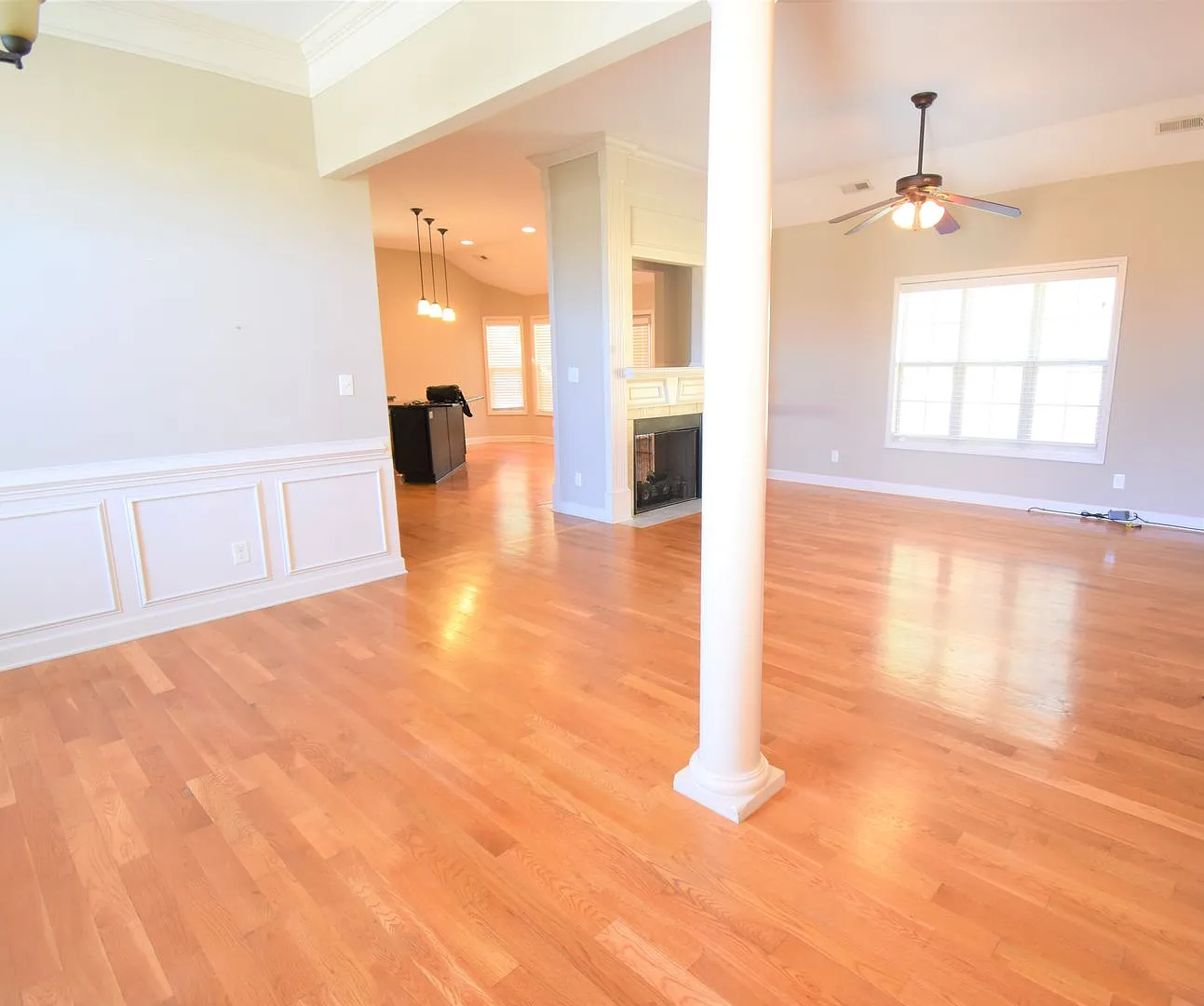 Coming Soon~3 Bedroom and 2 Bath Home with Bonus Room- Pets Considered — Photo 2