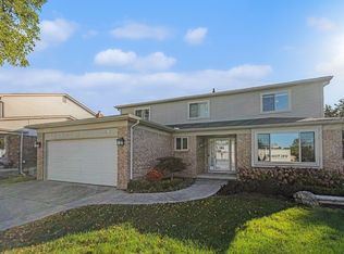 45990 Meadow Ln, Macomb, MI 48044