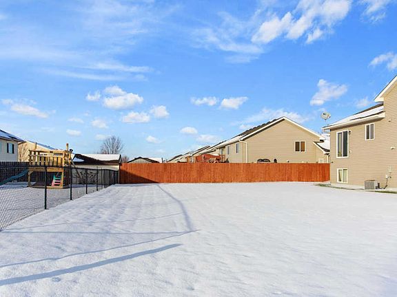 3rd image of 7507 Lannon Ave NE