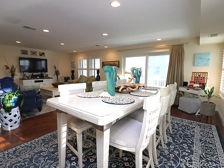 9505 Monmouth Ave #B — Photo 13