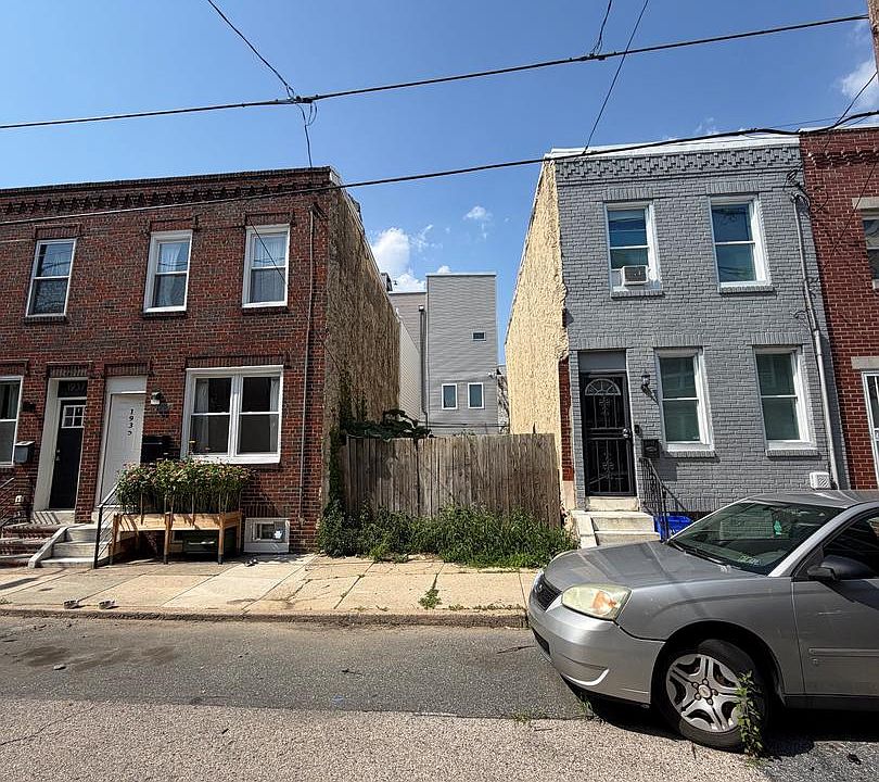 2nd image of 1933 Mountain St