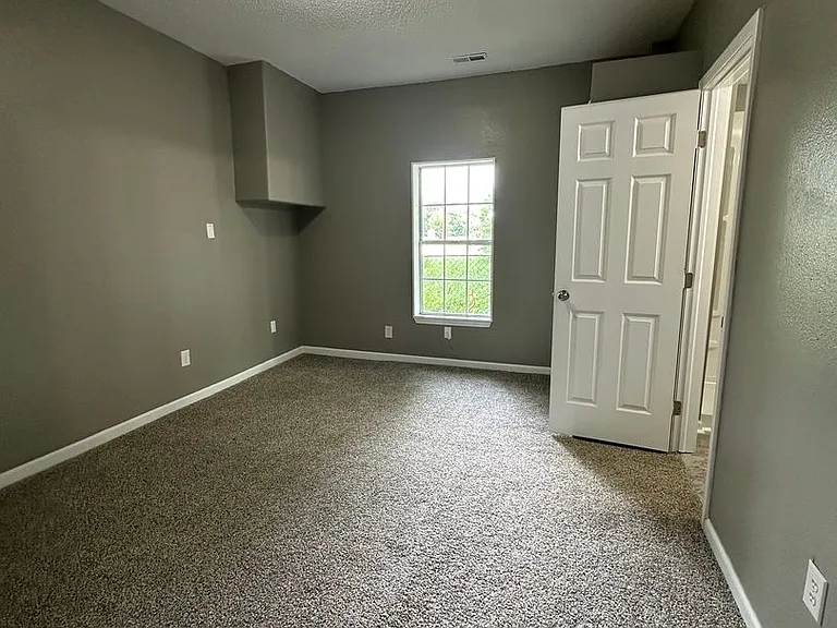 1818 N Weller Ave — Photo 5